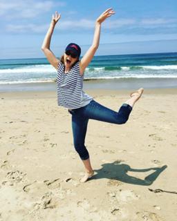 Jenna Fischer feet photo thumbnail