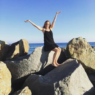 Jenna Fischer feet photo thumbnail