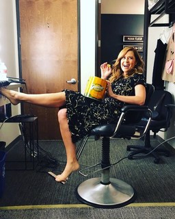 Jenna Fischer feet photo thumbnail