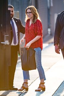 Jenna Fischer feet photo thumbnail