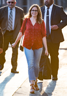Jenna Fischer feet photo thumbnail
