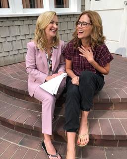 Jenna Fischer feet photo thumbnail