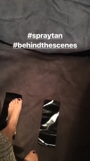 Jenna Fischer feet photo thumbnail