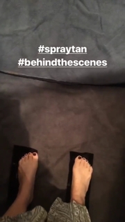 Jenna Fischer feet photo thumbnail