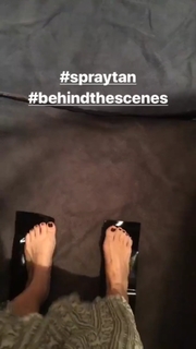 Jenna Fischer feet photo thumbnail