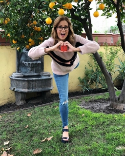 Jenna Fischer feet photo thumbnail