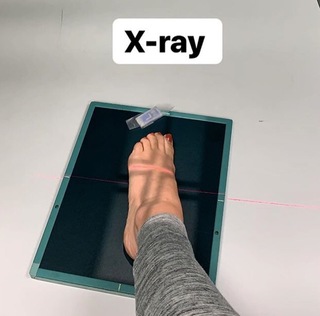 Jenna Fischer feet photo thumbnail