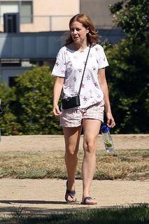 Jenna Fischer feet photo thumbnail