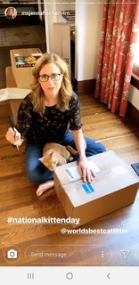 Jenna Fischer feet photo thumbnail