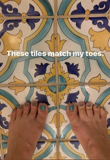 Jenna Fischer feet photo thumbnail