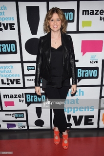 Jenna Fischer feet photo thumbnail