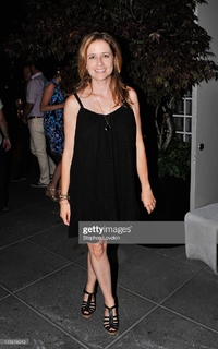 Jenna Fischer feet photo thumbnail