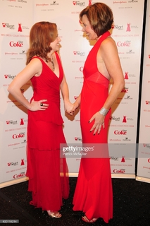 Jenna Fischer feet photo thumbnail