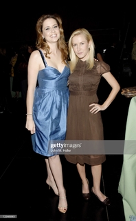 Jenna Fischer feet photo thumbnail