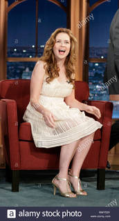 Jenna Fischer feet photo thumbnail