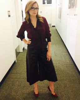 Jenna Fischer feet photo thumbnail