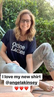 Jenna Fischer feet photo thumbnail