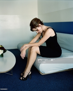 Jenna Fischer feet photo thumbnail