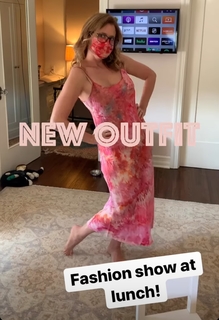 Jenna Fischer feet photo thumbnail