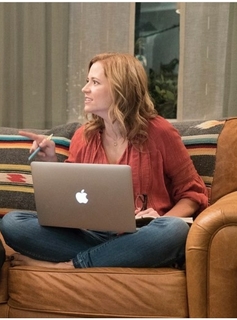 Jenna Fischer feet photo thumbnail