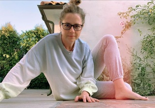 Jenna Fischer feet photo thumbnail
