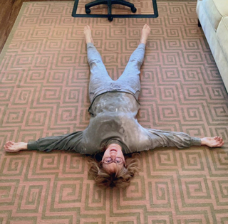 Jenna Fischer feet photo thumbnail