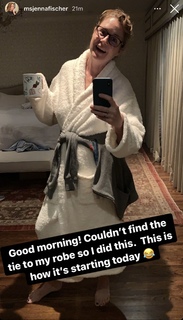 Jenna Fischer feet photo thumbnail