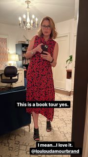 Jenna Fischer feet photo thumbnail