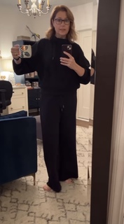 Jenna Fischer feet photo thumbnail