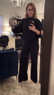Jenna Fischer feet photo thumbnail