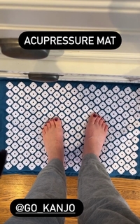Jenna Fischer feet photo thumbnail