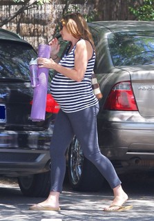 Jenna Fischer feet photo thumbnail