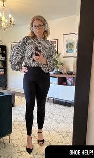Jenna Fischer feet photo thumbnail
