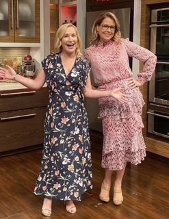 Jenna Fischer feet photo thumbnail