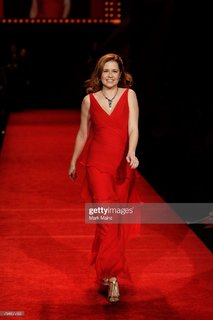 Jenna Fischer feet photo thumbnail