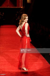 Jenna Fischer feet photo thumbnail