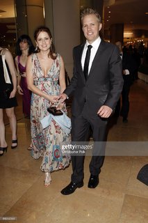 Jenna Fischer feet photo thumbnail