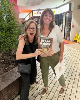 Jenna Fischer feet photo thumbnail
