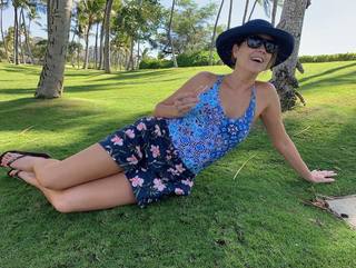 Jenna Fischer feet photo thumbnail