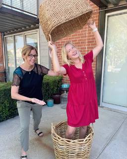 Jenna Fischer feet photo thumbnail