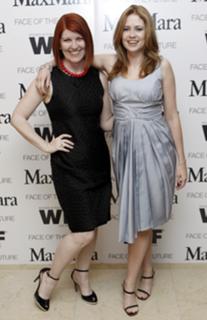 Jenna Fischer feet photo thumbnail