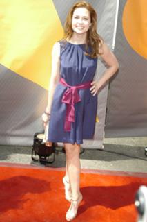 Jenna Fischer feet photo thumbnail