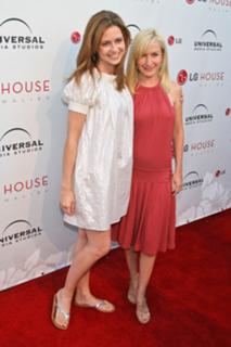 Jenna Fischer feet photo thumbnail