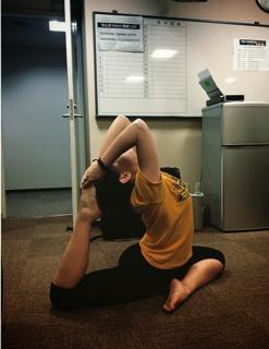 Jenna McDougall feet photo 3