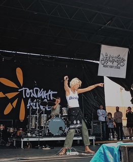 Jenna McDougall feet photo 1
