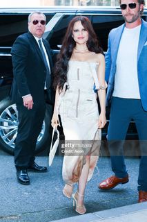 Jenna Ortega feet photo thumbnail