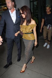 Jenna Ortega feet photo thumbnail