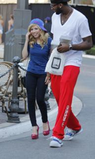 Jennette McCurdy feet photo thumbnail