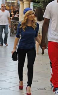 Jennette McCurdy feet photo thumbnail