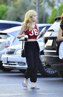 Jennette McCurdy feet photo thumbnail